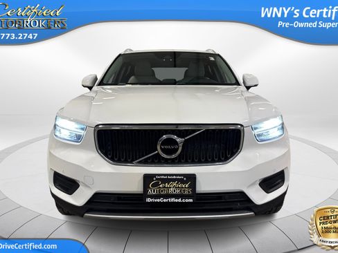 Used 2019 Volvo XC40 T5 Momentum image 2