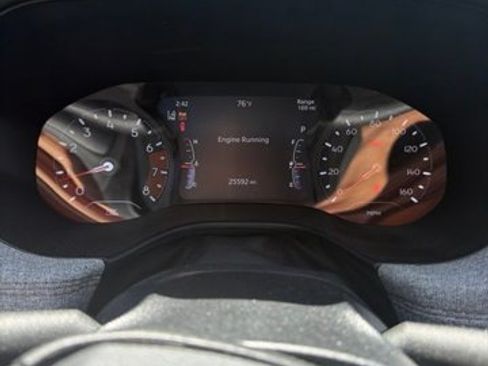 Used 2024 Jeep Compass Latitude w/ Sun and Sound Group AWD/4WD image 15