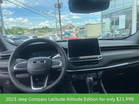 Used 2023 Jeep Compass Latitude AWD/4WD image 12