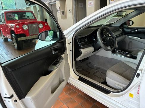 Used 2013 Toyota Camry LE FWD image 15