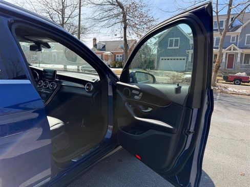 Used 2018 Mercedes-Benz GLC 300 4MATIC image 27