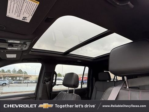 Used 2023 Chevrolet Suburban RST AWD/4WD image 32