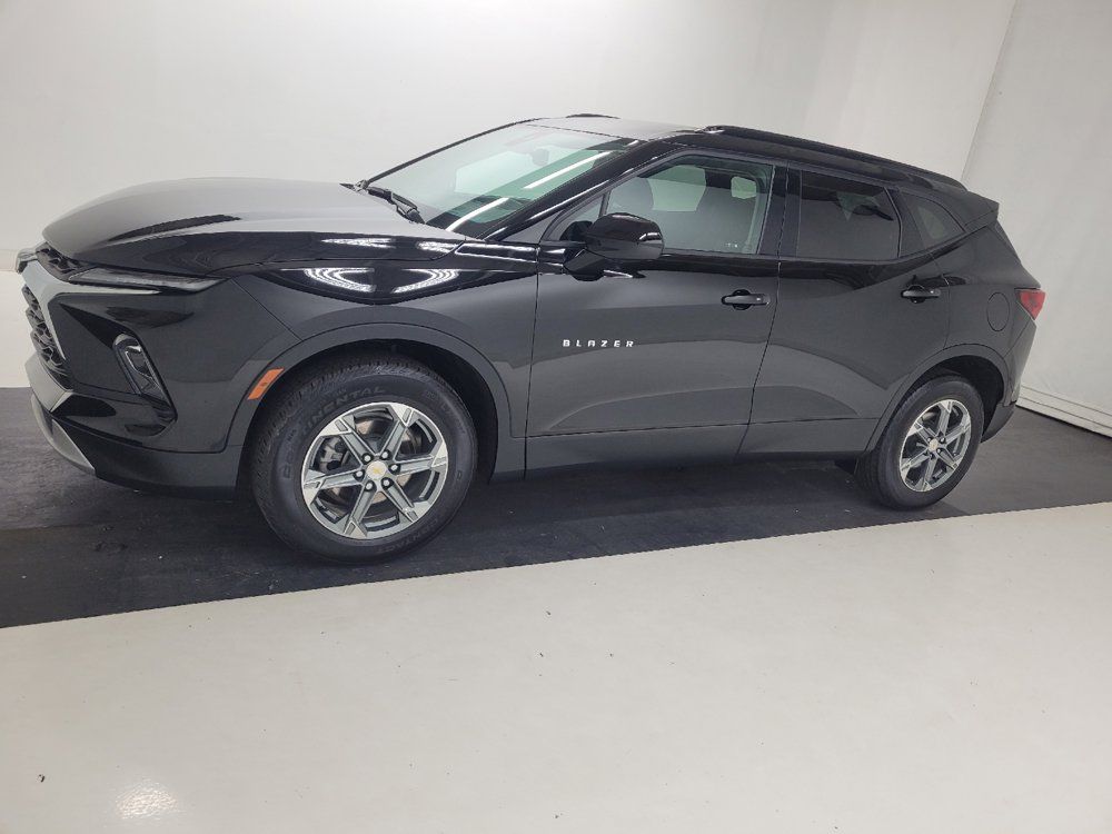 Used 2024 Chevrolet Blazer LT w/ Convenience Package FWD image 2