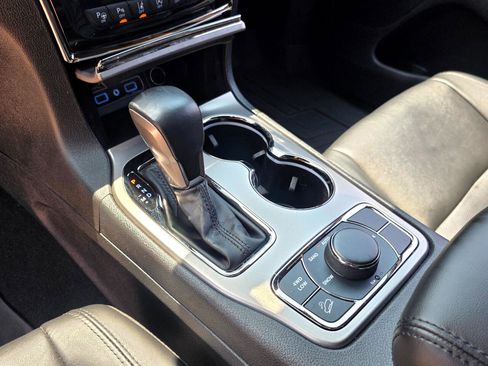 Used 2021 Jeep Grand Cherokee Limited X image 10