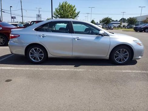 Used 2017 Toyota Camry SE FWD image 8