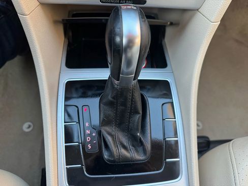 Used 2012 Volkswagen Passat TDI SE image 28