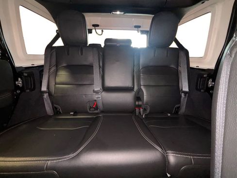 Used 2022 Jeep Wrangler Unlimited Sahara w/ Cold Weather Group AWD/4WD image 23