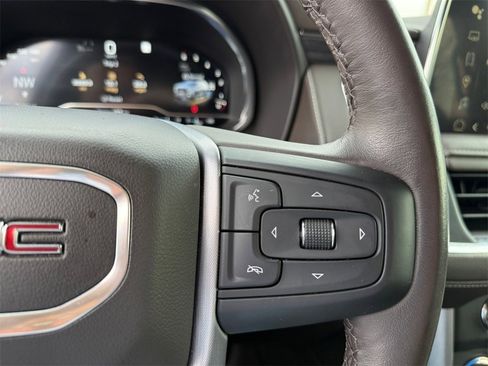 Used 2022 GMC Yukon XL SLT w/ SLT Premium Package image 25