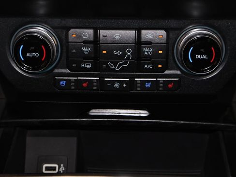 Certified 2019 Ford F450 Platinum w/ Platinum Ultimate Package AWD/4WD image 40