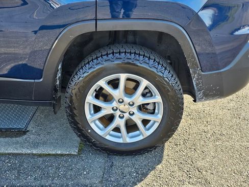 Used 2018 Jeep Cherokee Latitude Plus image 9