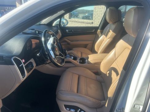 Used 2019 Porsche Cayenne image 6