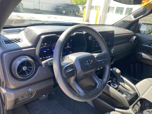Used 2026 Chevrolet Colorado Trail Boss AWD/4WD image 17