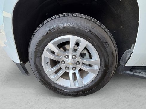 Used 2018 Chevrolet Suburban LT image 28