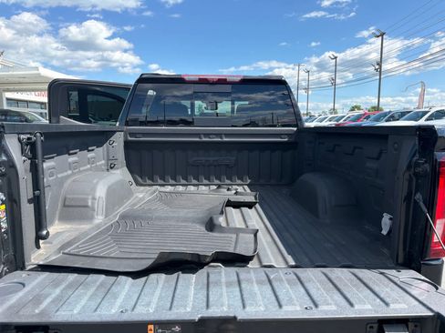Used 2023 GMC Sierra 1500 AT4 w/ AT4 Premium Package AWD/4WD image 16