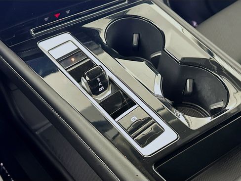 Used 2024 Volkswagen Atlas SE image 16