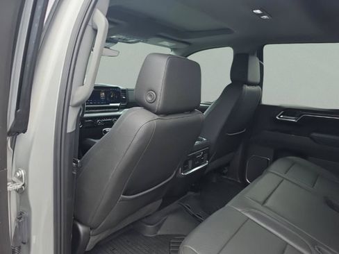 Used 2022 Chevrolet Silverado 1500 LTZ w/ LTZ Premium Package AWD/4WD image 22