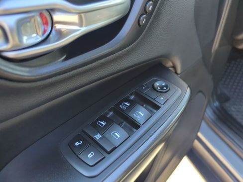 Used 2019 Jeep Cherokee Trailhawk image 31