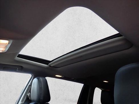 Used 2018 Toyota Highlander SE image 14