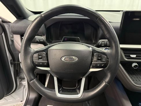 Used 2025 Ford Explorer Platinum w/ LUX Leather Package AWD/4WD image 12