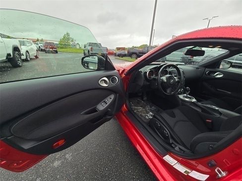 Used 2019 Nissan 370Z w/ Sport Package image 11