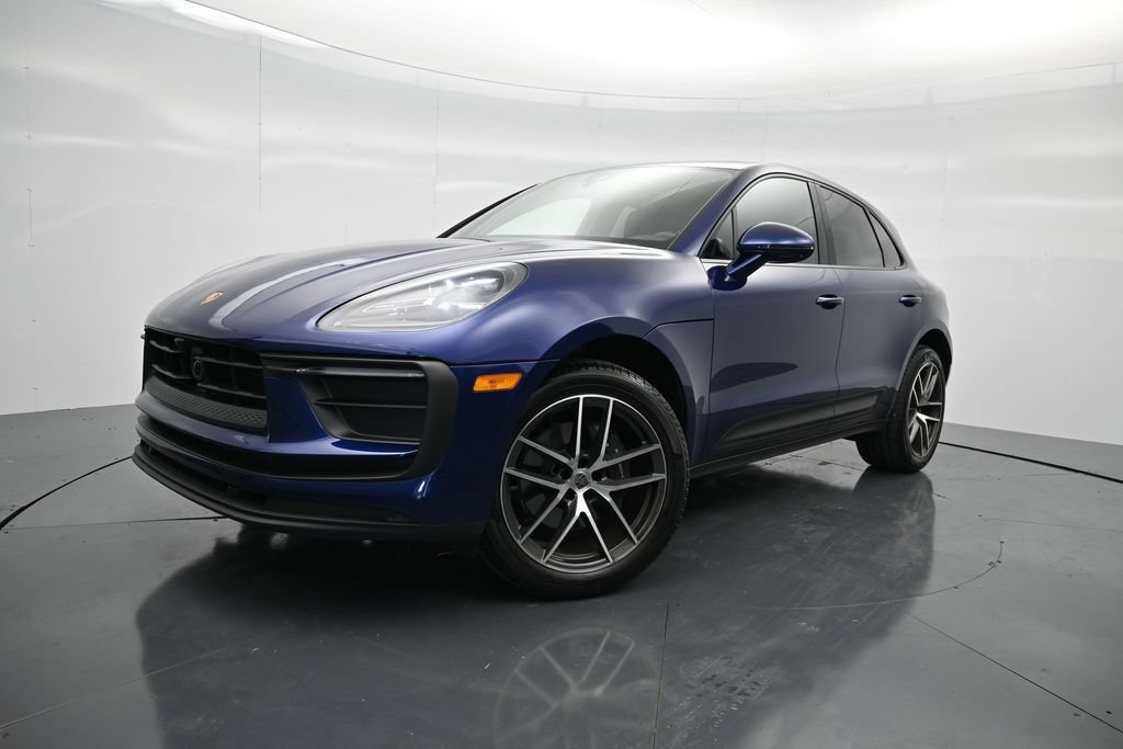 Certified 2026 Porsche Macan AWD/4WD image 1