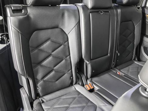 Used 2024 Volkswagen Atlas SE w/ Black Wheel Package image 43