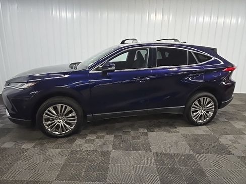 Used 2023 Toyota Venza XLE AWD/4WD image 5