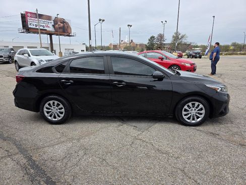 Used 2023 Kia Forte LX image 4