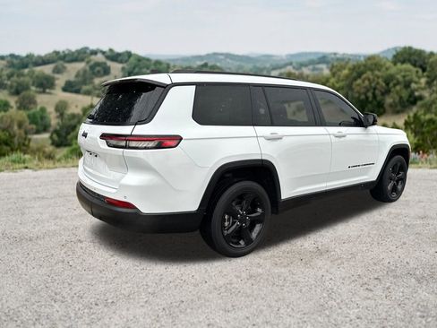 Used 2023 Jeep Grand Cherokee L Laredo RWD image 10
