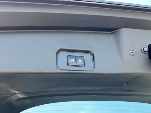 Used 2025 Nissan Rogue SV FWD image 23