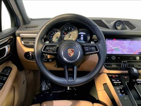 Certified 2023 Porsche Macan AWD/4WD image 15