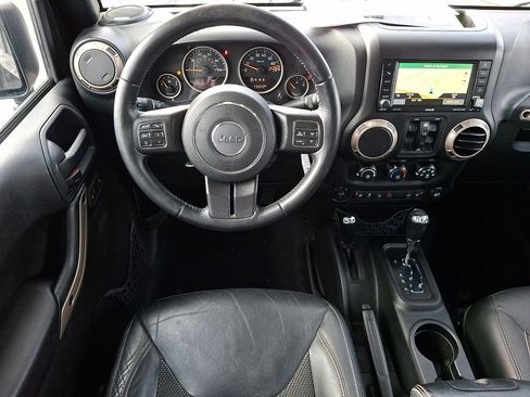 Used 2016 Jeep Wrangler Unlimited Sahara image 11