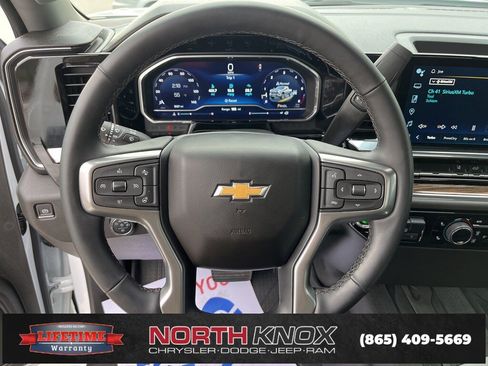 Used 2024 Chevrolet Silverado 2500 LT w/ Convenience Package image 8