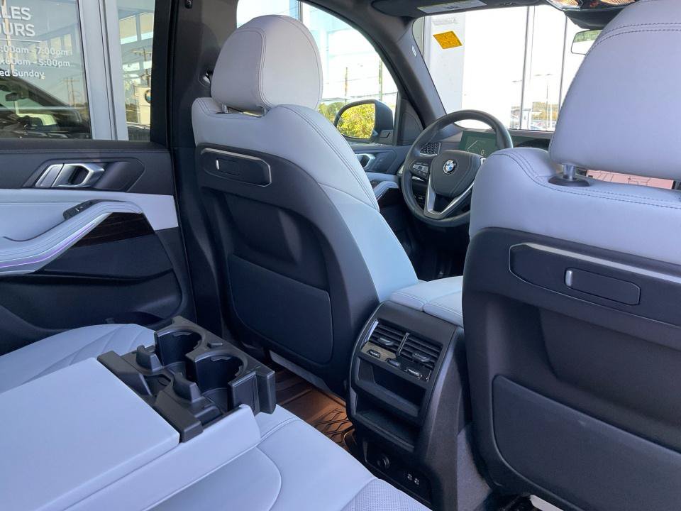 Used 2024 BMW X5 xDrive40i w/ Parking Assistance Package AWD/4WD image 29