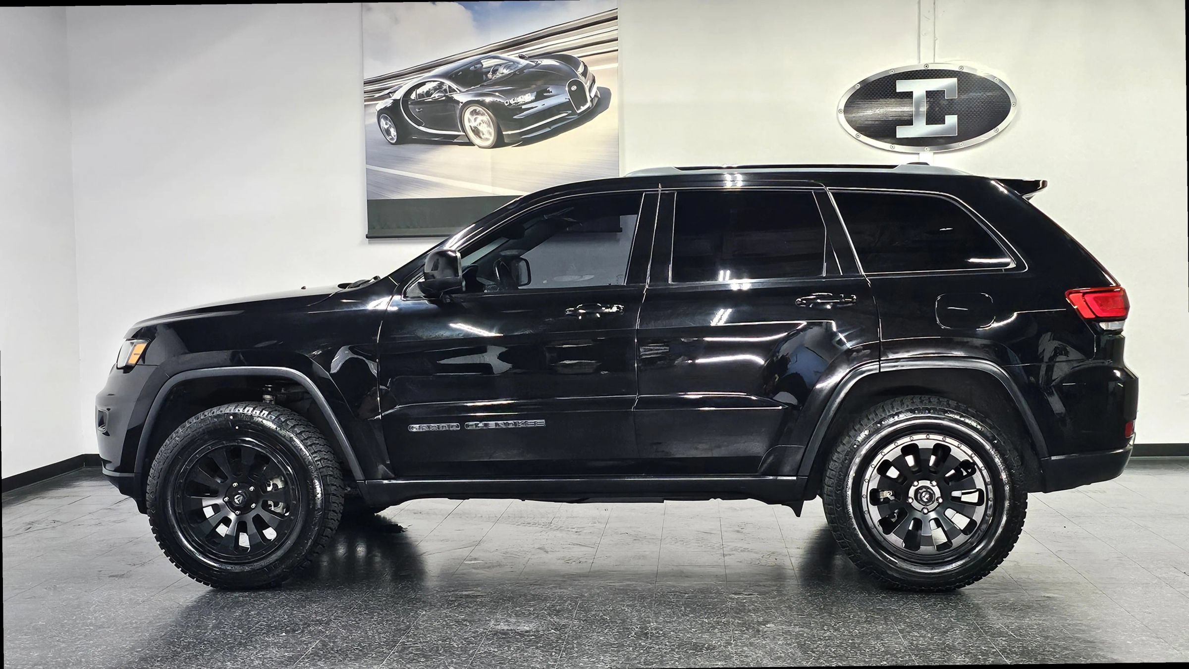 Used 2018 Jeep Grand Cherokee Laredo AWD/4WD image 24
