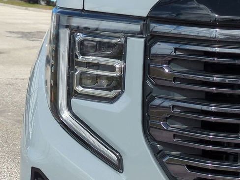 Used 2025 GMC Sierra 1500 Denali Ultimate image 10
