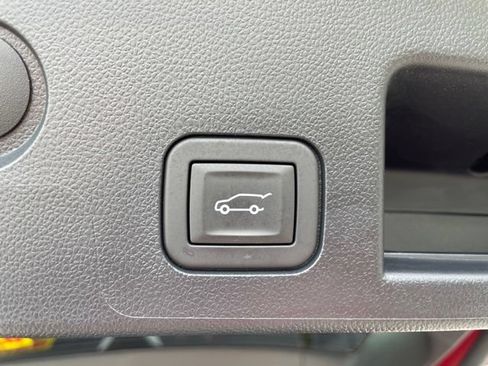 Used 2025 Chevrolet Equinox ACTIV w/ Safety and Technology Package FWD image 44