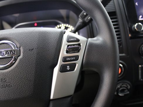Used 2022 Nissan Titan SV image 34