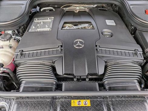 New 2026 Mercedes-Benz GLS 580 4MATIC image 17