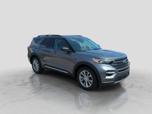 Used 2023 Ford Explorer XLT w/ Equipment Group 202A AWD/4WD image 2