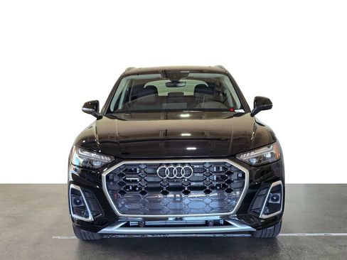 Used 2024 Audi Q5 e Prestige w/ Prestige Package image 2
