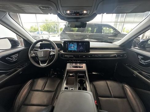 Certified 2025 Lincoln Aviator AWD w/ Jet Appearance Package image 3