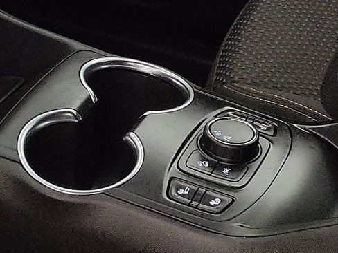 Used 2022 GMC Terrain SLE w/ Driver Convenience Package image 26