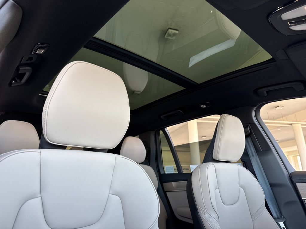 New 2026 Volvo XC90 T8 Plus w/ Protection Package AWD/4WD image 17