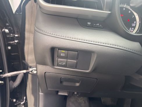 Used 2021 Toyota Highlander LE image 37