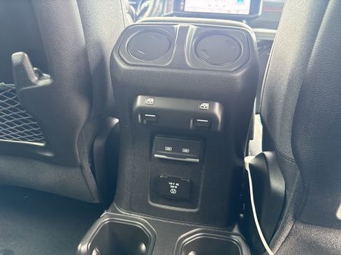 Used 2025 Jeep Wrangler Unlimited Rubicon AWD/4WD image 13