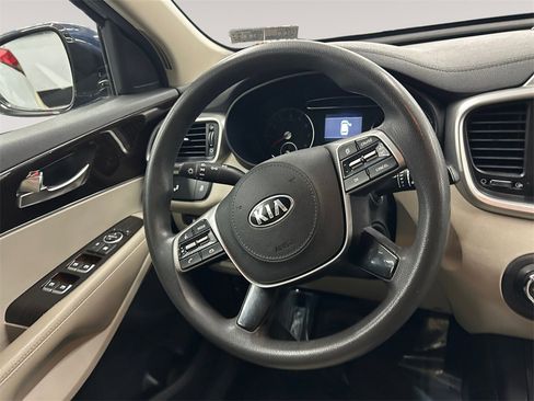 Used 2019 Kia Sorento LX image 12