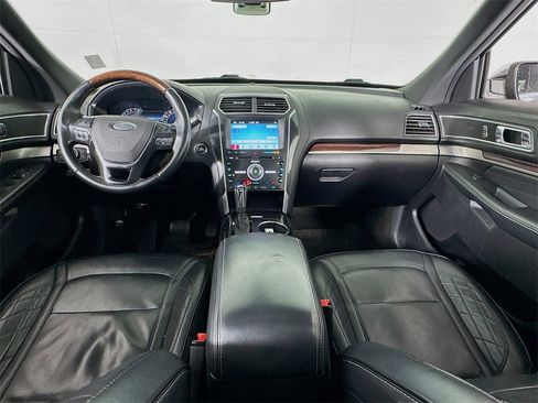 Used 2017 Ford Explorer Platinum image 27