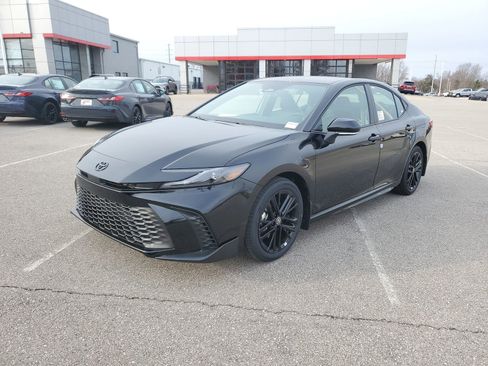New 2026 Toyota Camry SE image 2