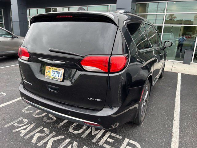 Used 2017 Chrysler Pacifica Limited FWD image 8